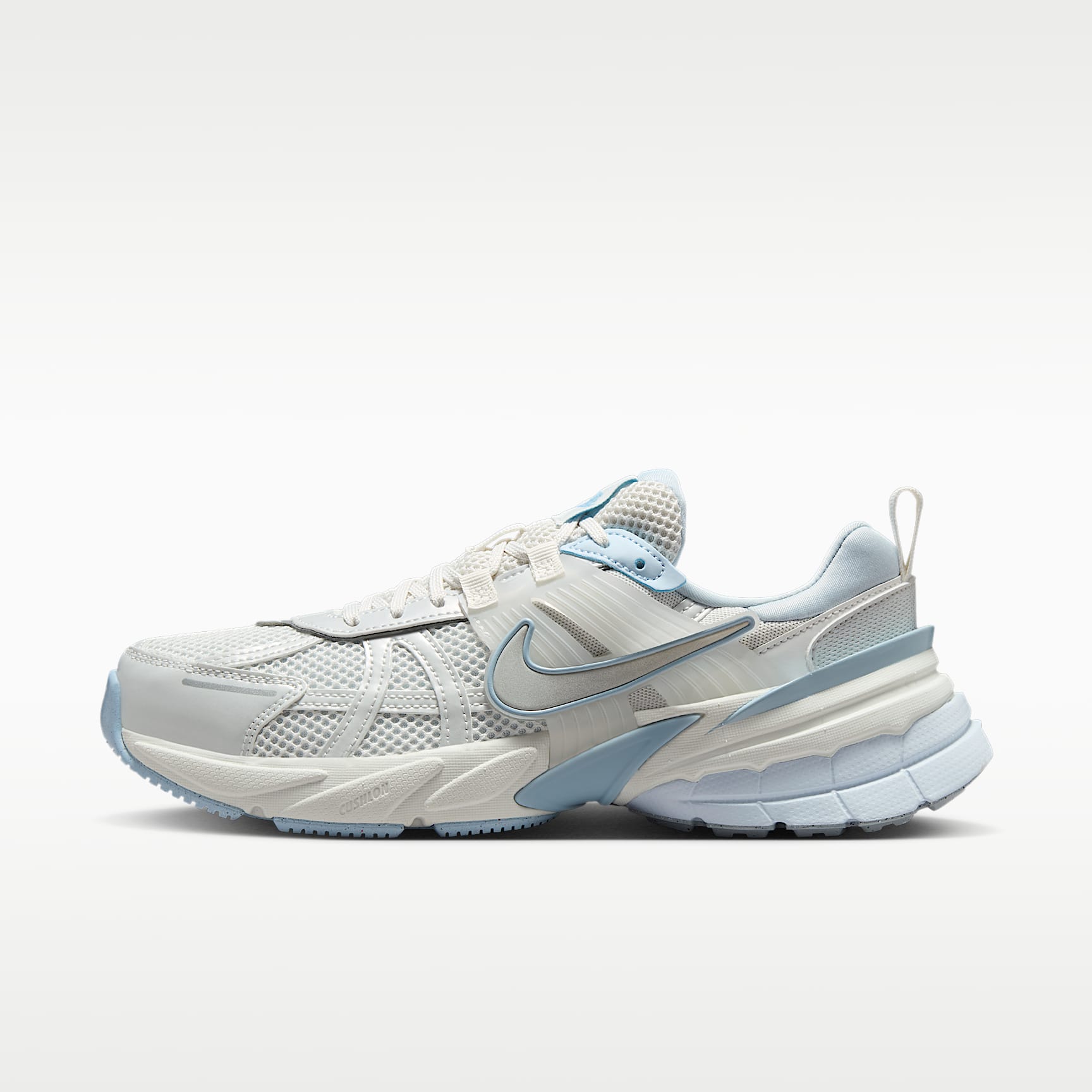 【NIKE meets emmi】 NIKE V2K RUN 25cm Nike V2K Run Women's Shoes with Reflective Accents. Nike.com